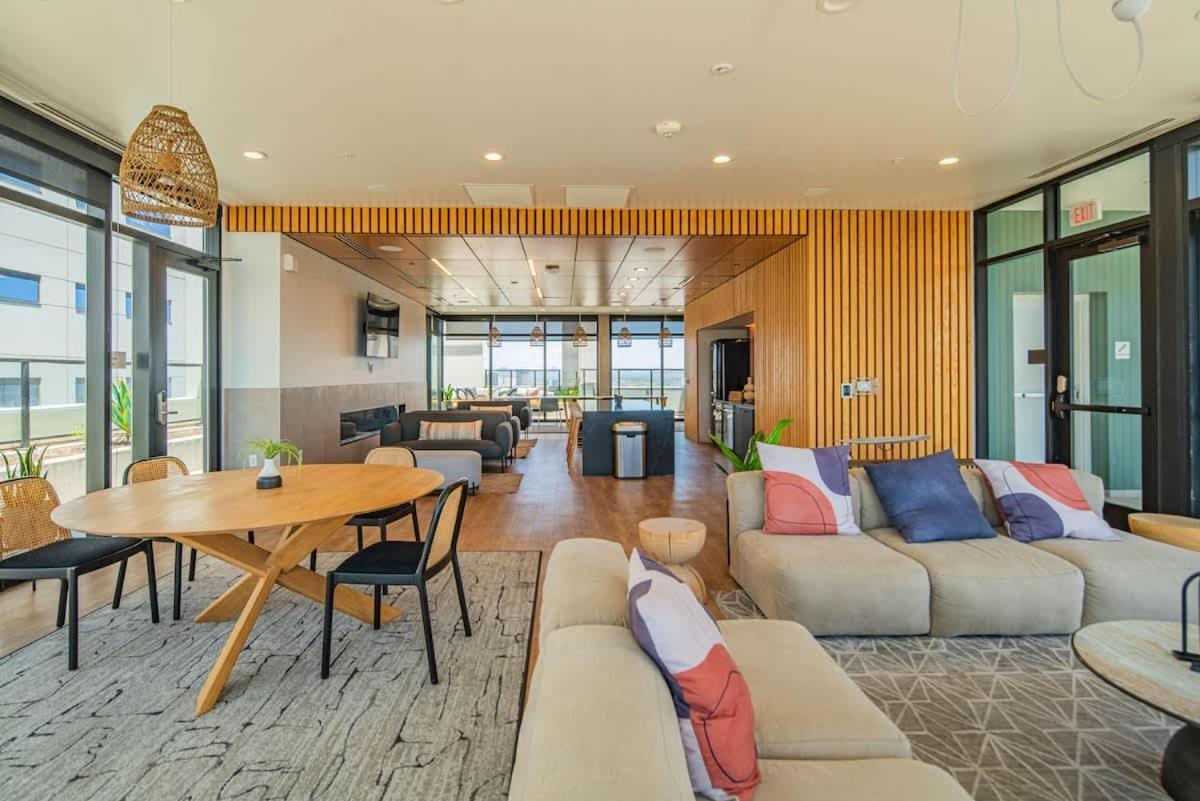 Detailed 2Bd, Highrise Dt, Pool, Gym, Parking, Sleeps 8 Apartment Phoenix Luaran gambar