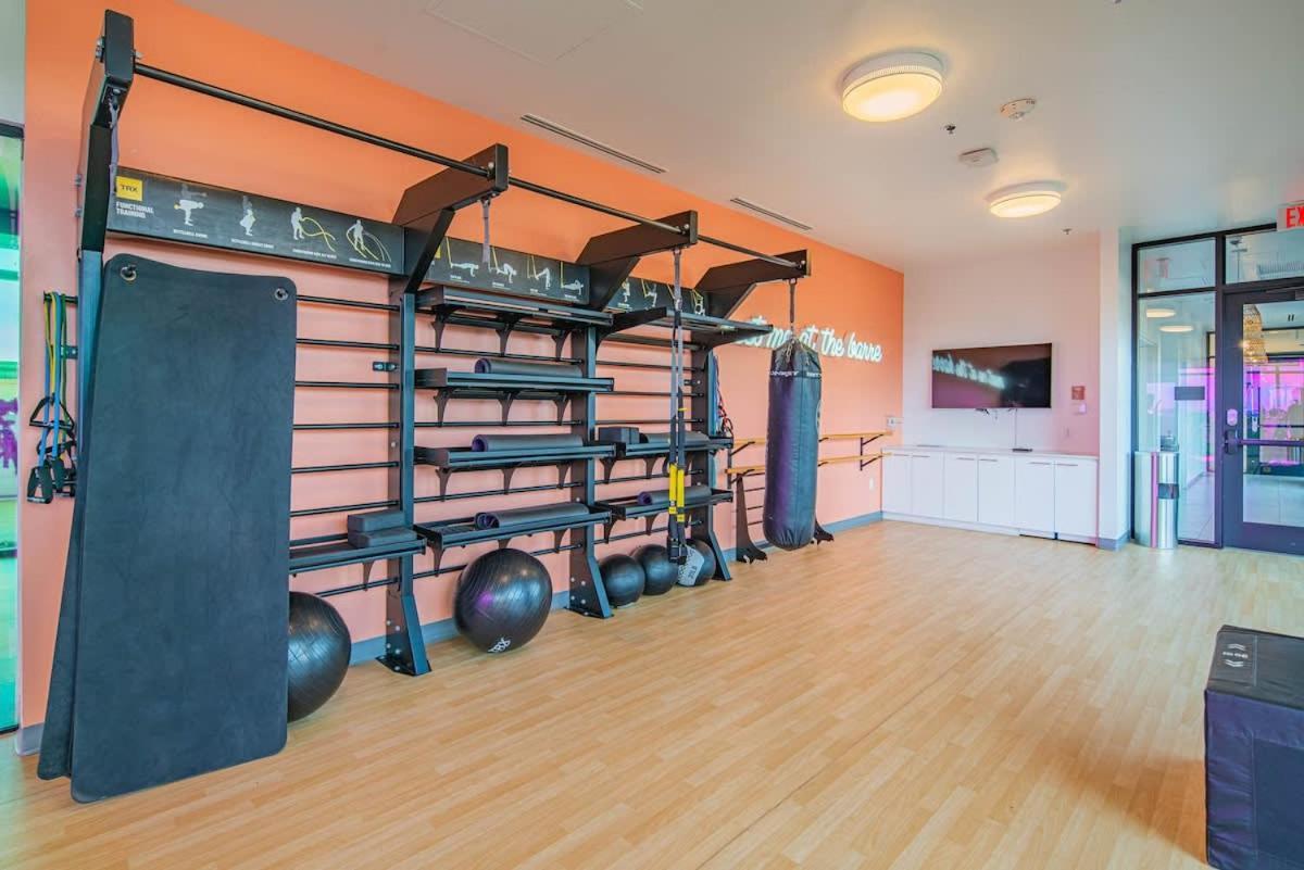 Detailed 2Bd, Highrise Dt, Pool, Gym, Parking, Sleeps 8 Apartment Phoenix Luaran gambar