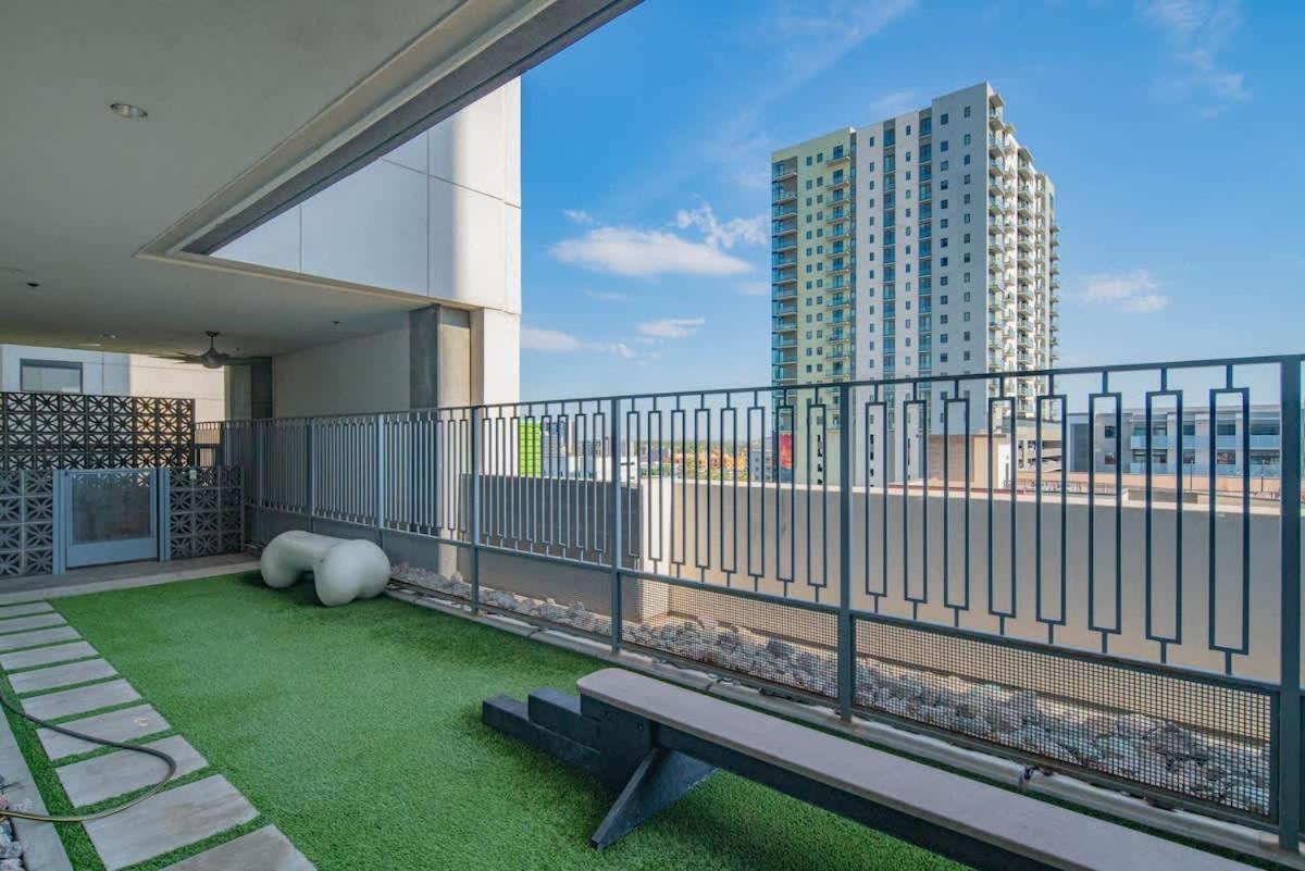 Detailed 2Bd, Highrise Dt, Pool, Gym, Parking, Sleeps 8 Apartment Phoenix Luaran gambar