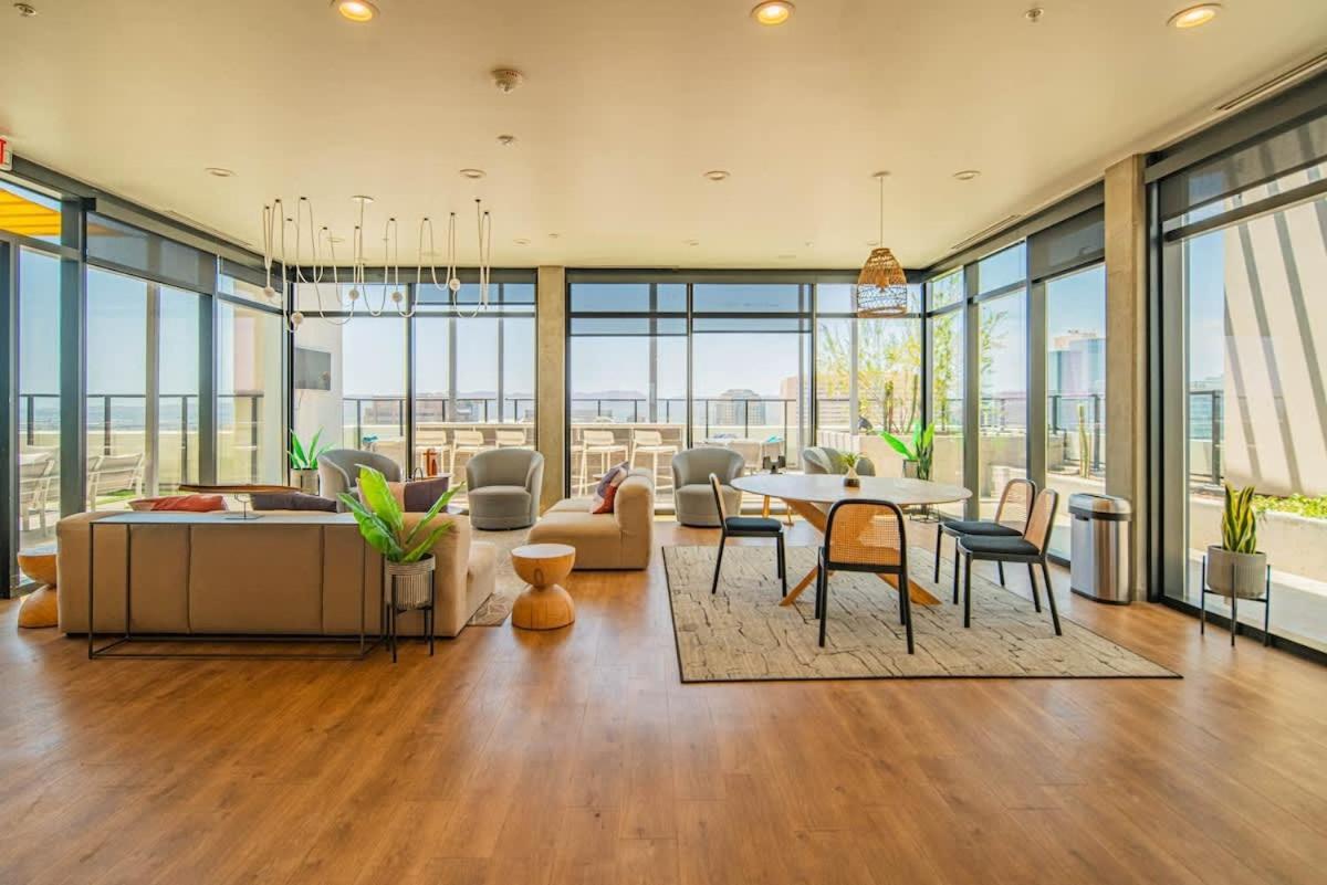 Detailed 2Bd, Highrise Dt, Pool, Gym, Parking, Sleeps 8 Apartment Phoenix Luaran gambar