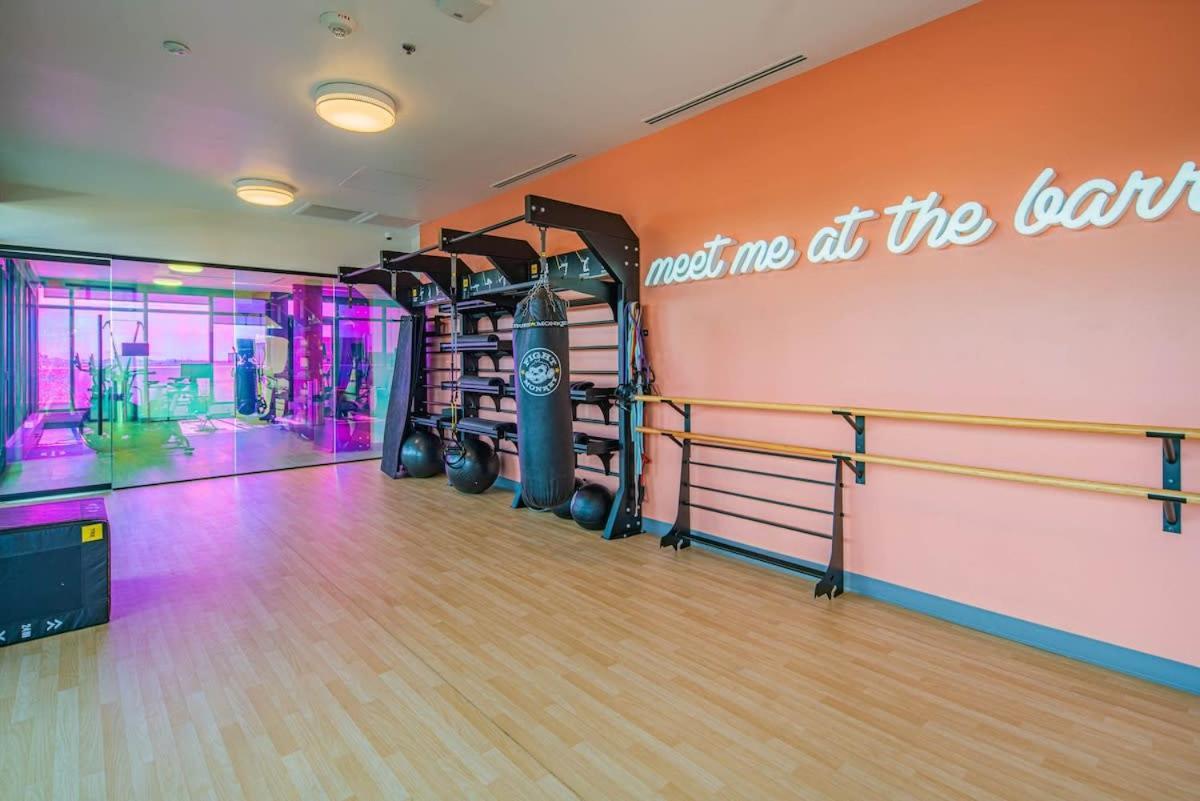Detailed 2Bd, Highrise Dt, Pool, Gym, Parking, Sleeps 8 Apartment Phoenix Luaran gambar