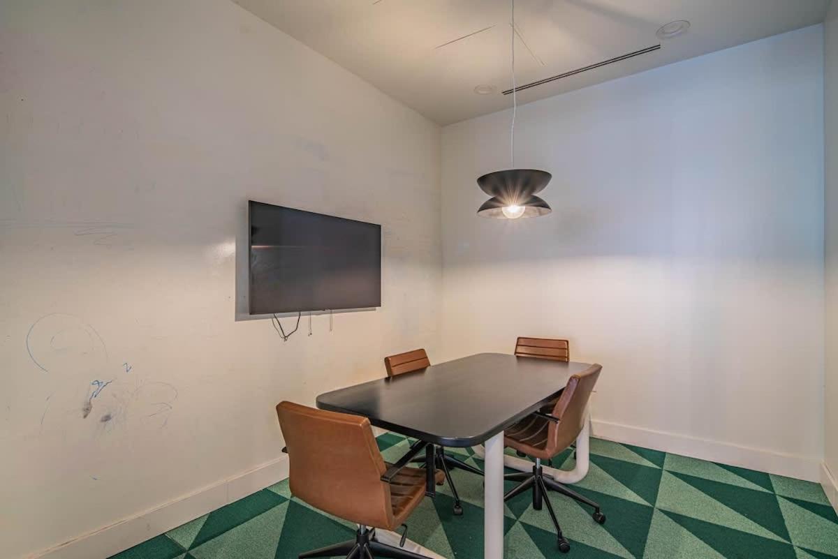 Detailed 2Bd, Highrise Dt, Pool, Gym, Parking, Sleeps 8 Apartment Phoenix Luaran gambar
