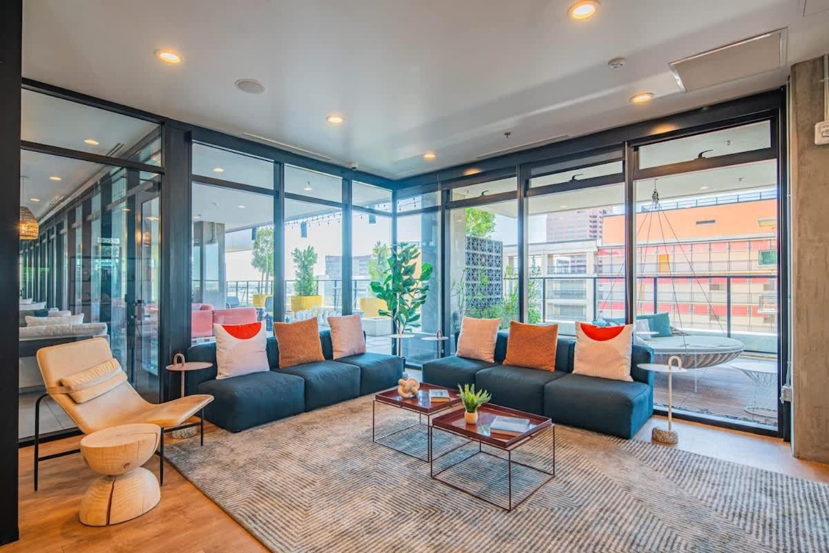 Detailed 2Bd, Highrise Dt, Pool, Gym, Parking, Sleeps 8 Apartment Phoenix Luaran gambar