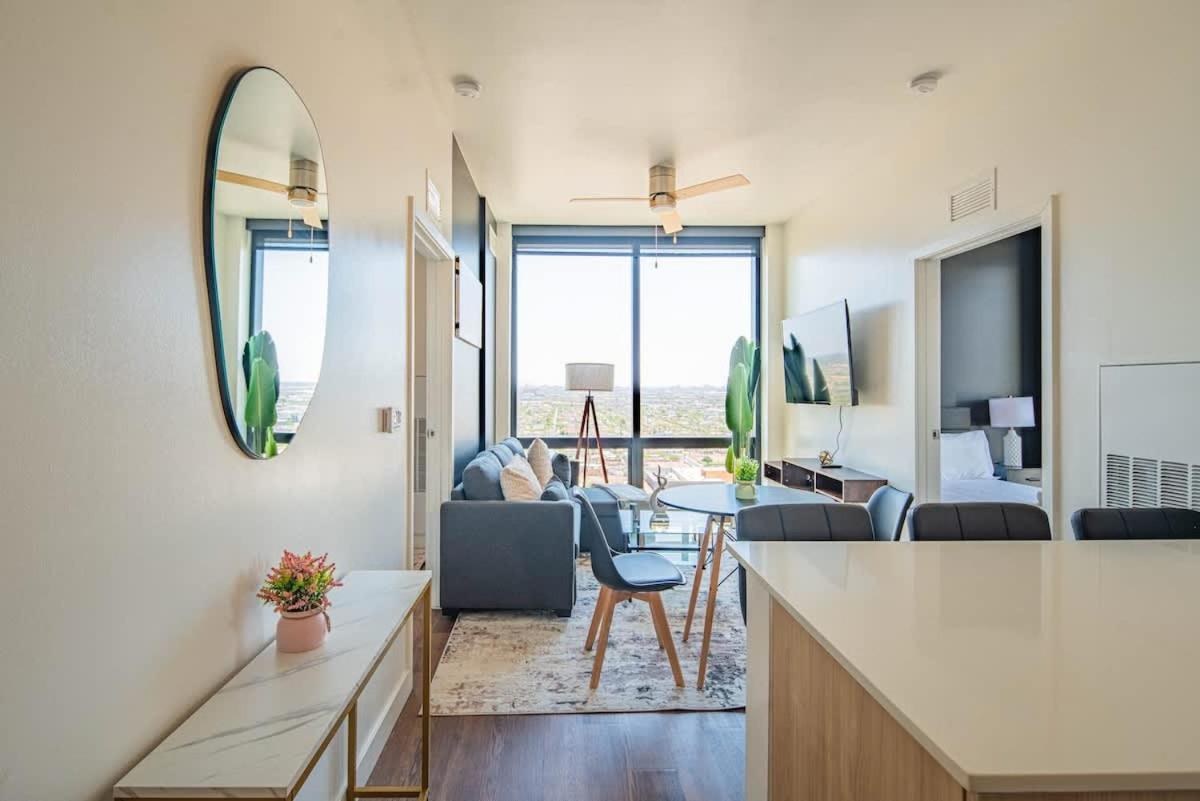 Detailed 2Bd, Highrise Dt, Pool, Gym, Parking, Sleeps 8 Apartment Phoenix Luaran gambar