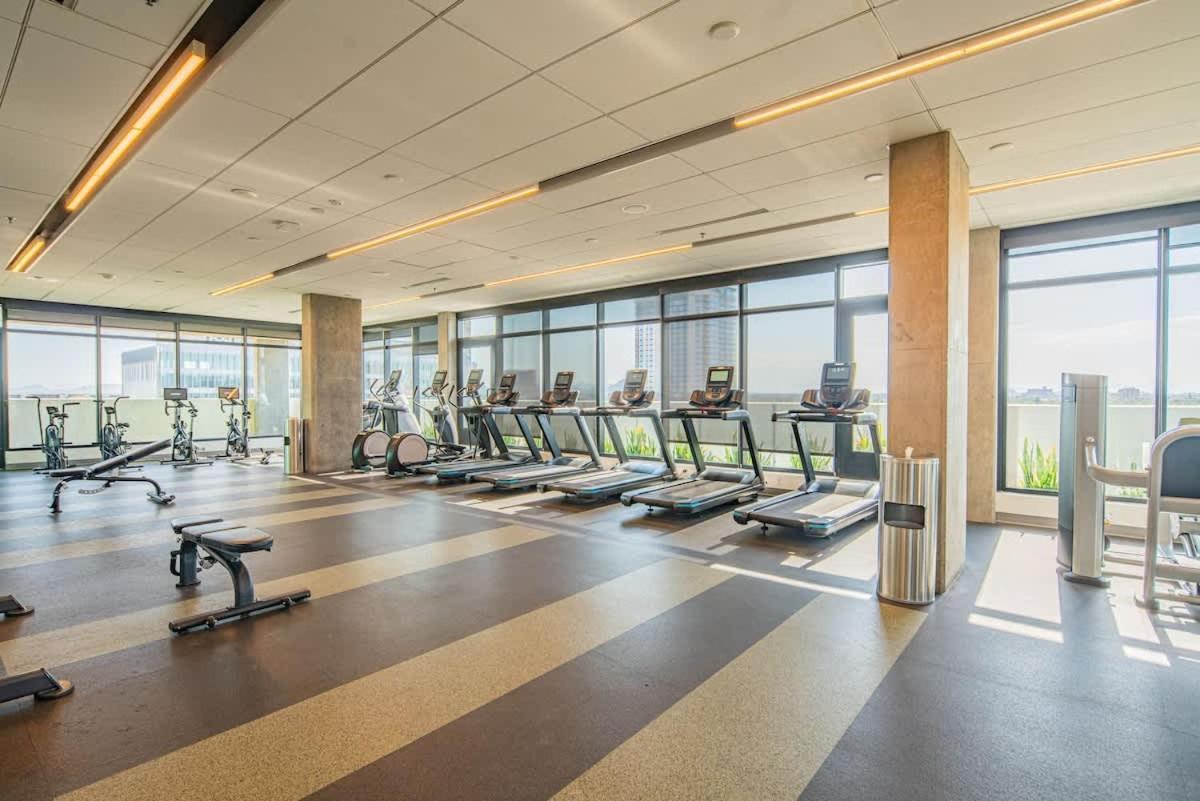 Detailed 2Bd, Highrise Dt, Pool, Gym, Parking, Sleeps 8 Apartment Phoenix Luaran gambar