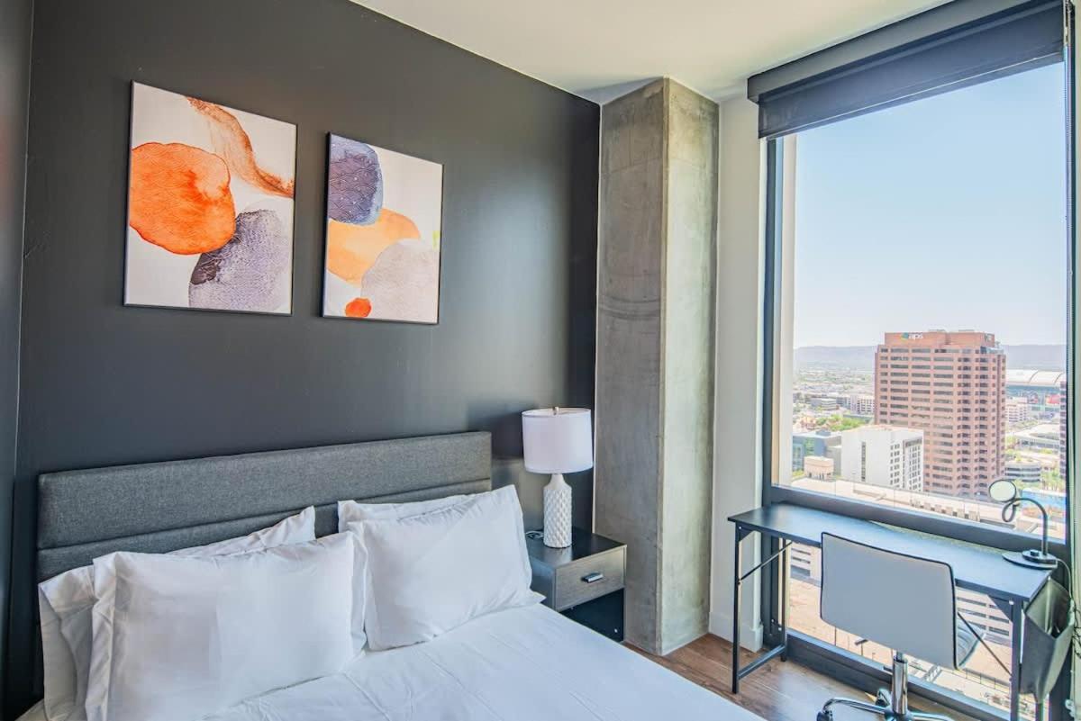 Detailed 2Bd, Highrise Dt, Pool, Gym, Parking, Sleeps 8 Apartment Phoenix Luaran gambar