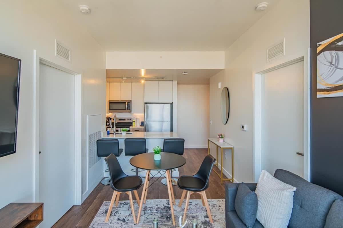 Detailed 2Bd, Highrise Dt, Pool, Gym, Parking, Sleeps 8 Apartment Phoenix Luaran gambar