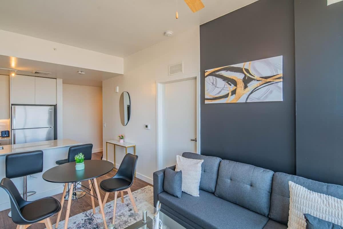 Detailed 2Bd, Highrise Dt, Pool, Gym, Parking, Sleeps 8 Apartment Phoenix Luaran gambar