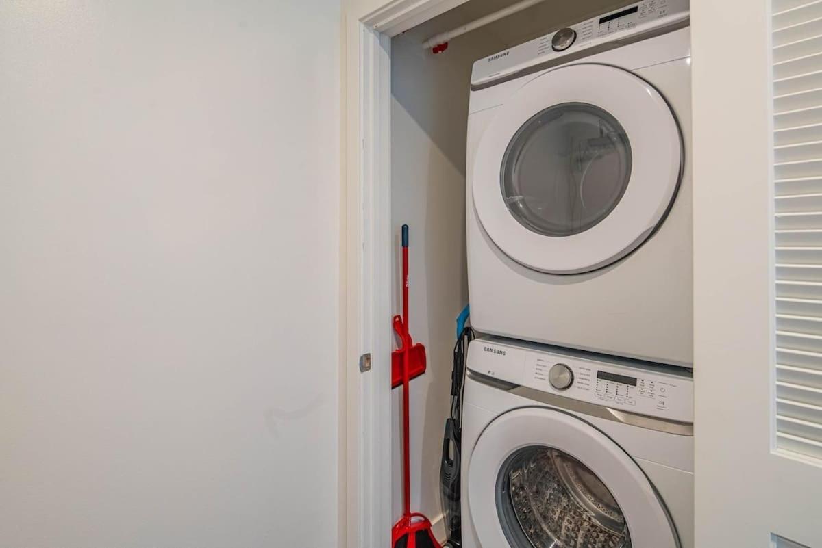Detailed 2Bd, Highrise Dt, Pool, Gym, Parking, Sleeps 8 Apartment Phoenix Luaran gambar
