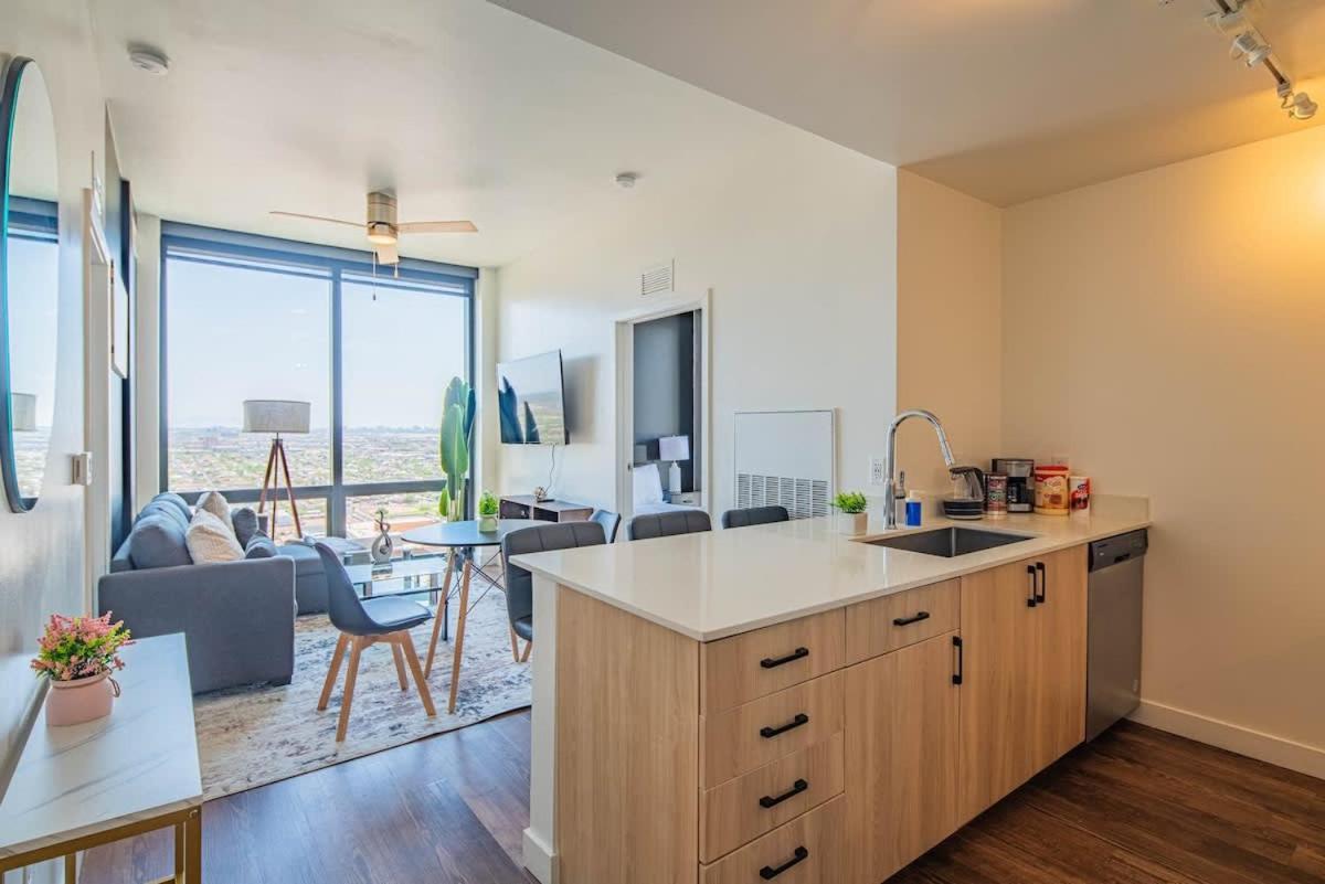 Detailed 2Bd, Highrise Dt, Pool, Gym, Parking, Sleeps 8 Apartment Phoenix Luaran gambar