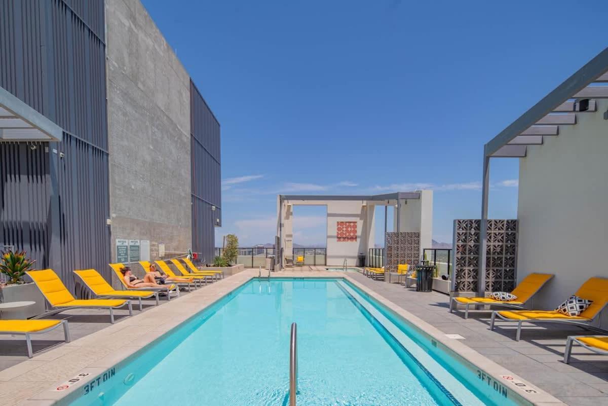 Detailed 2Bd, Highrise Dt, Pool, Gym, Parking, Sleeps 8 Apartment Phoenix Luaran gambar