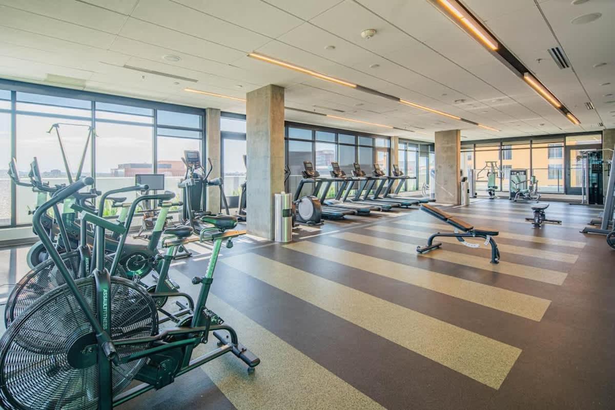 Detailed 2Bd, Highrise Dt, Pool, Gym, Parking, Sleeps 8 Apartment Phoenix Luaran gambar