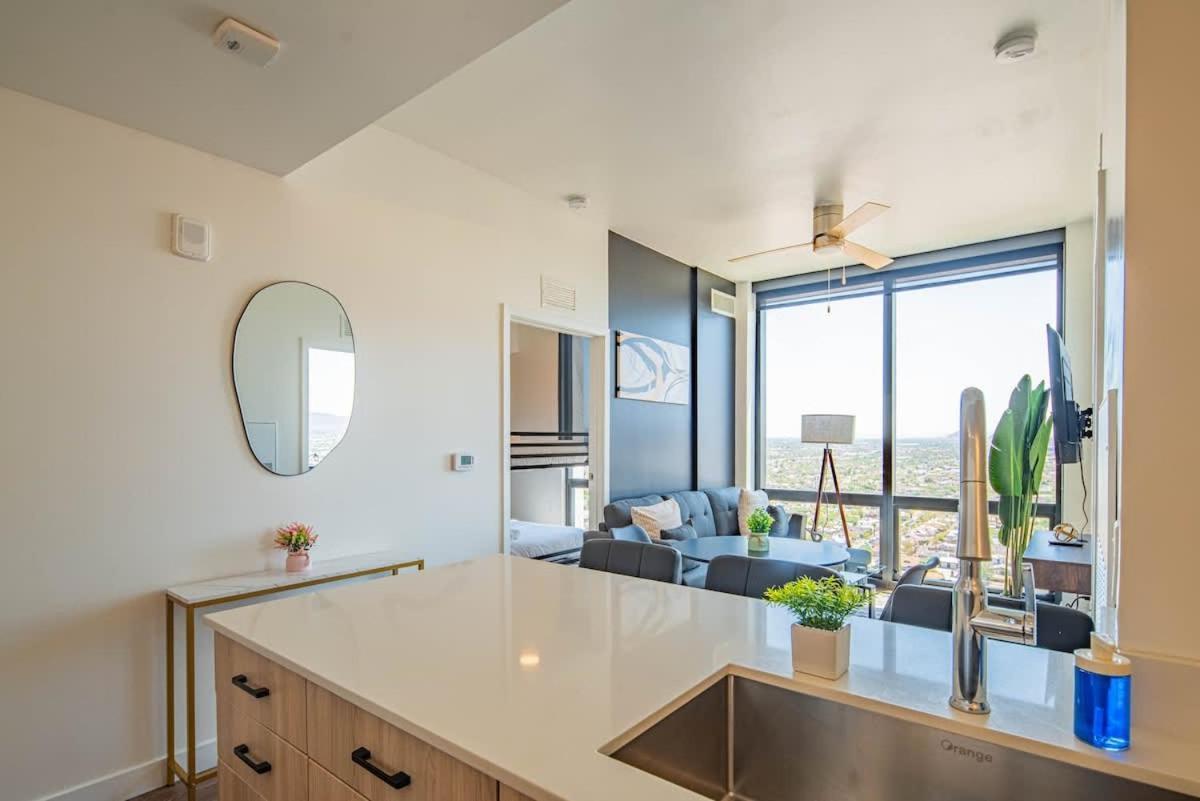 Detailed 2Bd, Highrise Dt, Pool, Gym, Parking, Sleeps 8 Apartment Phoenix Luaran gambar